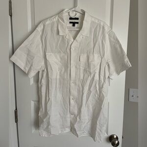 Men’s Banana Republic linen white button up shirt